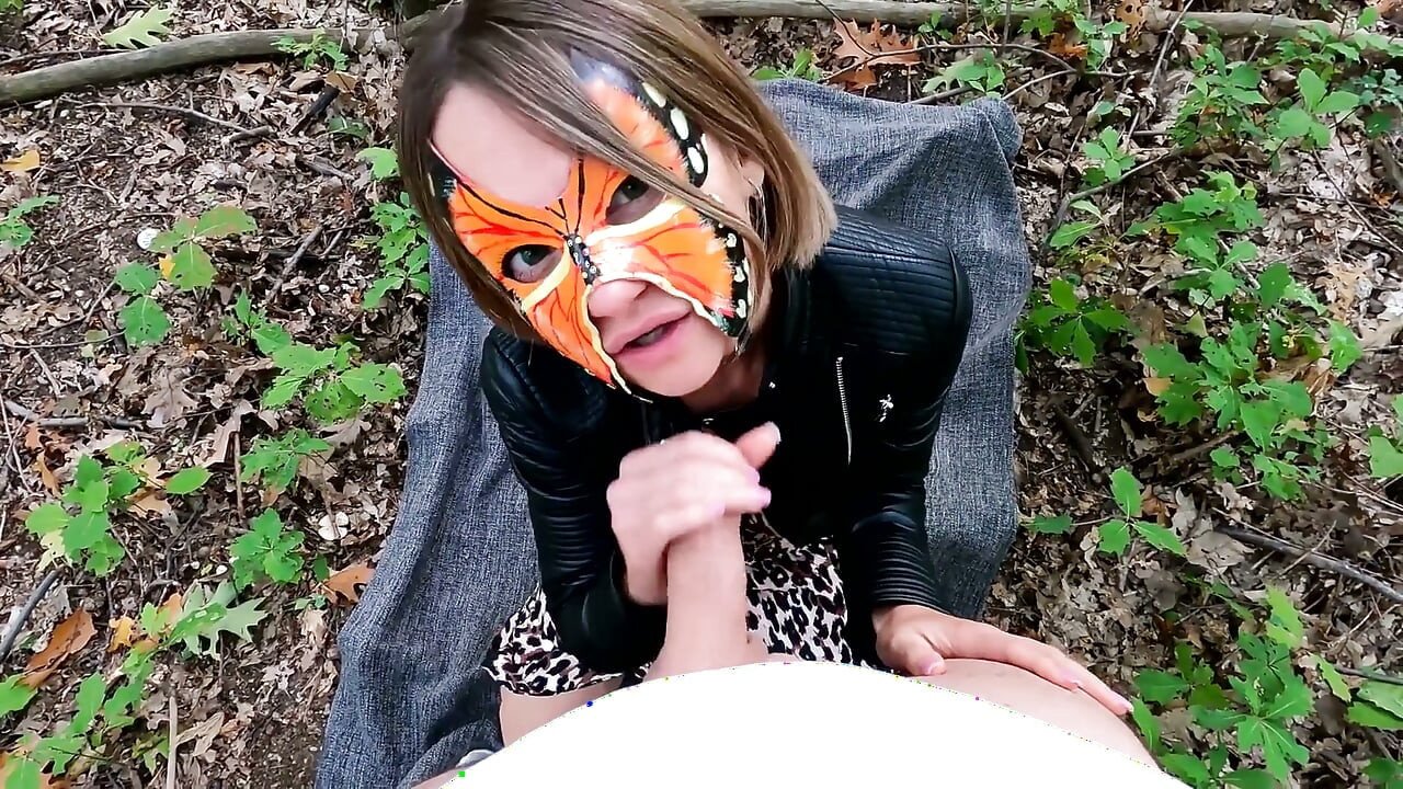 Too Crass! Mona First Time Fucked Outdoors!