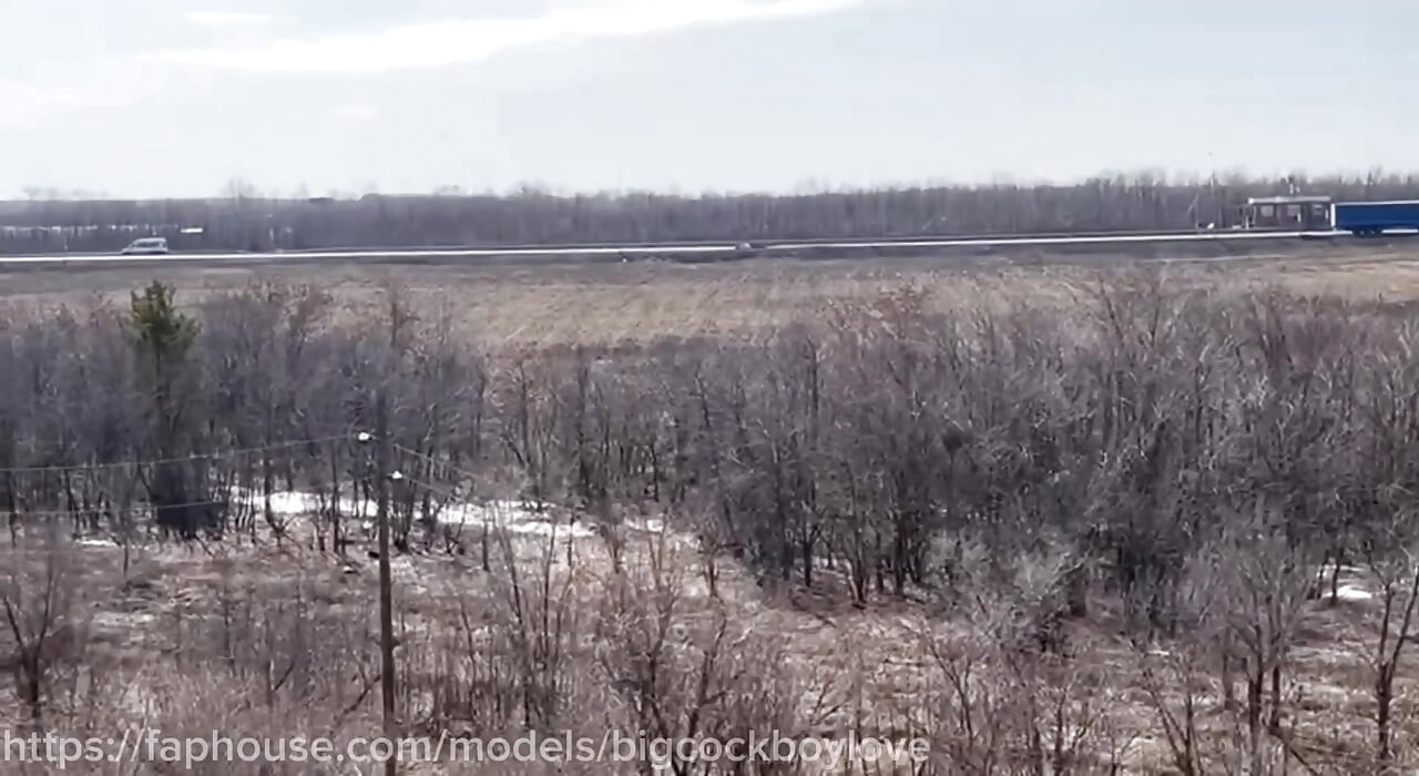 一个没有避孕套的巨大军队鸡巴在军营里与指挥官乱搞!