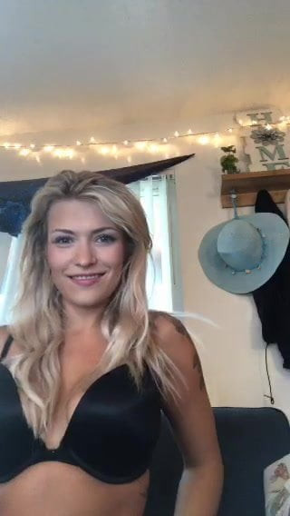 PERFECT SEXY BLONDE BABE