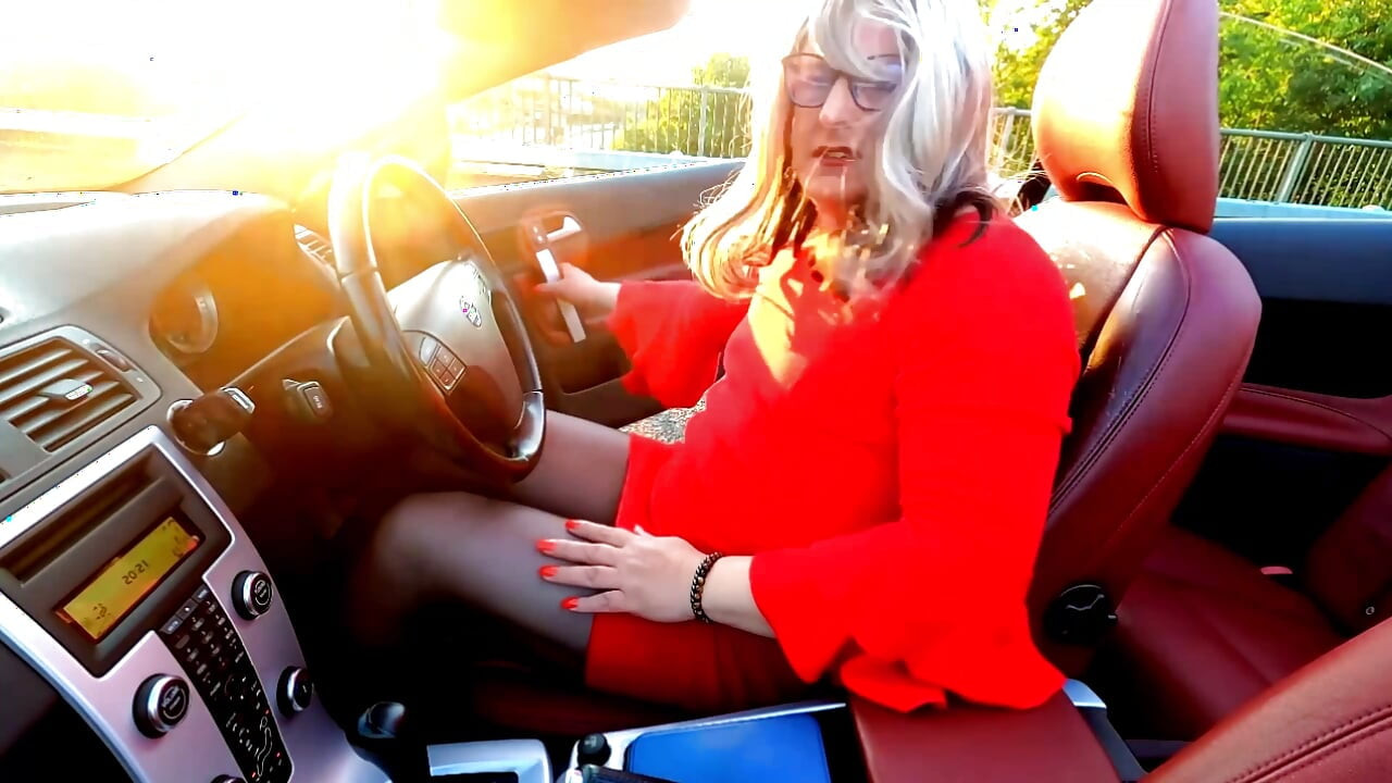 Amatör travesti kellycd2022 güneşte mastürbasyon yapıyor