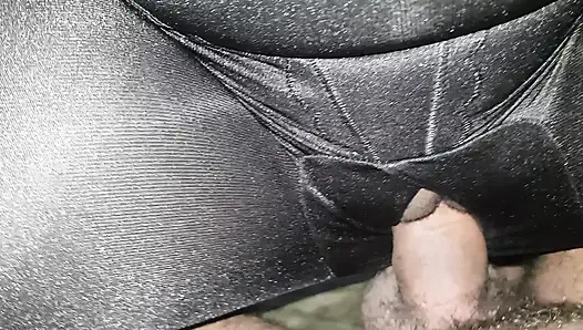 Doğal büyük göğüsler ve büyük götlü Hintli genç kız sert sikişiyor ve döl için emiyor