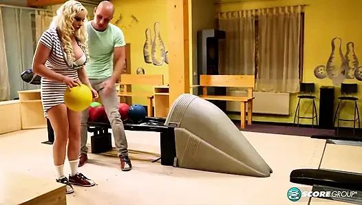 Jordan Pryce: Bowling für eine latte