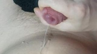 Benutze den BH meiner Schwester, um zu masturbieren und abzuspritzen