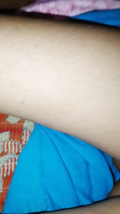 继妹处女紧致阴户第一次做爱