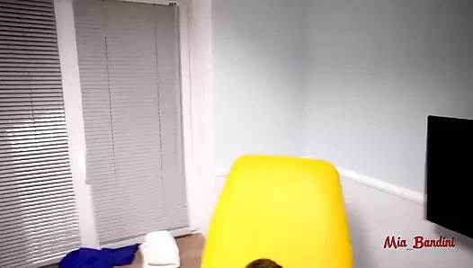 Клиентка грубо трахнула горячую медсестру в очко