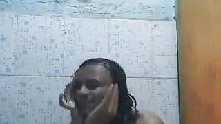 Indyjski desi wieś crossdresser, shemale, cd, gej chłopiec, pokazując w pełni nagie ciało pod prysznicem