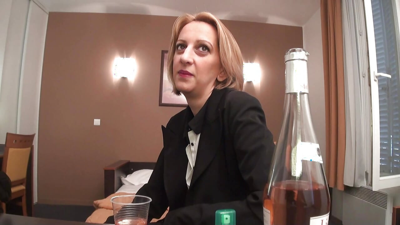 Louise du Lac oleh dua orang asing