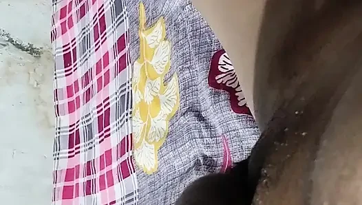 Meine stiefschwester sah mich🍆 beim schlagen und machte dann eine Fahrt ins Land.