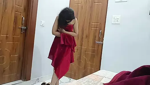 INDIAN RED HOT DRESS ME PYASI BHABHI KI CHUDAI