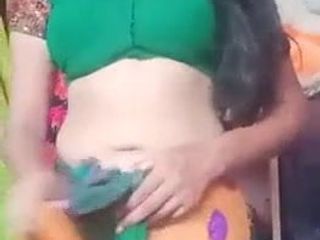 Indische tantes stript naakt uit saree