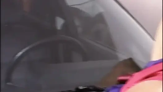 Güzel sarışın göt domalma pozisyonunda sikişiyor... ağzına boşalma