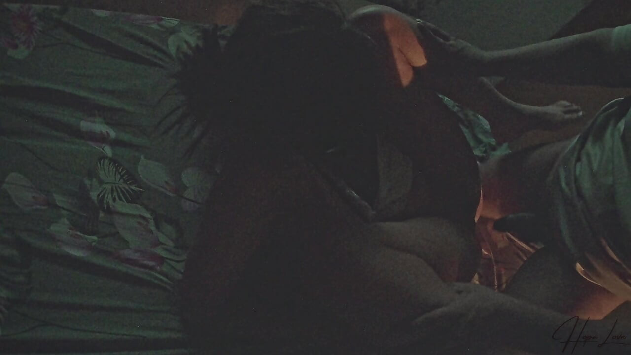 ハウスメイドと浮気をし、浮気をする