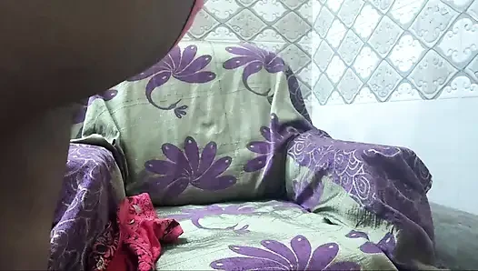Yenge zar zor sikiliyor rol yapma tek başına parmaklıyor ve edepsizce konuşuyor