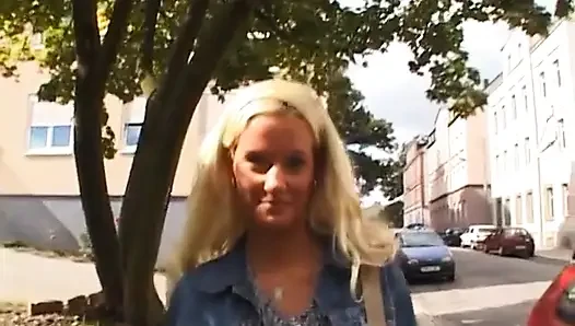 Blonde fingering her love hole
