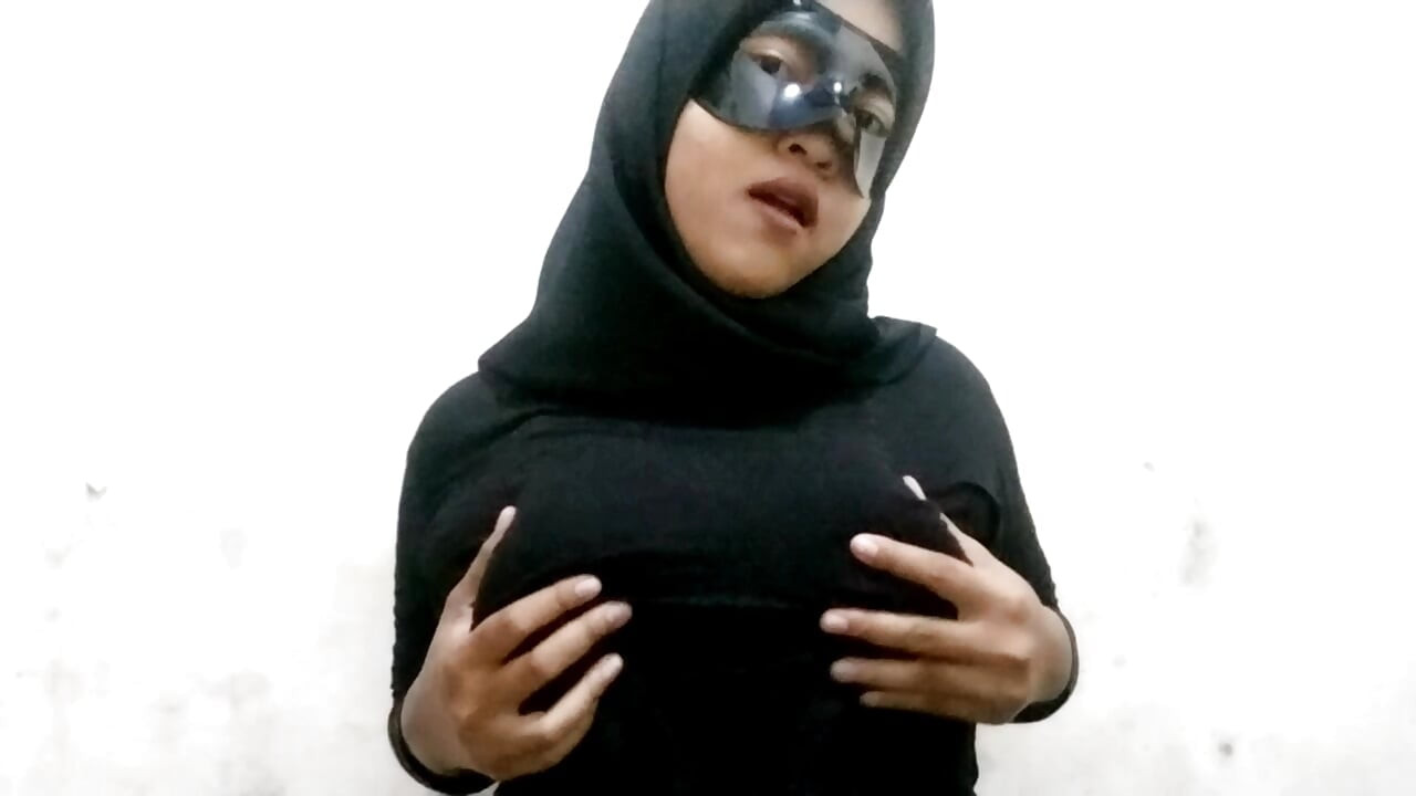 Asian chick shows off her seductive big
