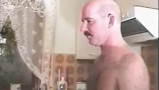 Göğüslerim boşalmak istiyor (1990)