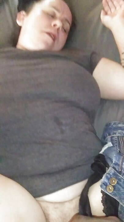 Mollige schlampe mit dicken titten wird von bbc hart gefickt