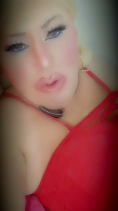 Laura waiting for a client triggered on is slapping her cheek to to be obedient.