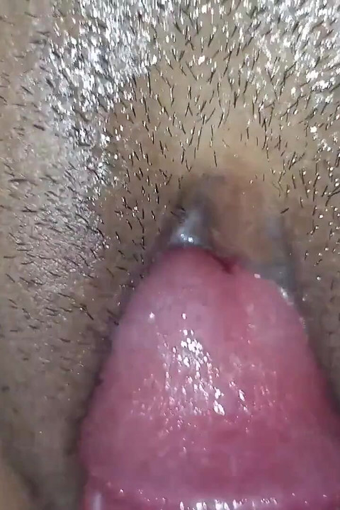 18-jarige brunette met grote doorhangende tieten uit New York, Verenigde Staten neukt het laboratorium voor de grote lul van haar stiefbroer