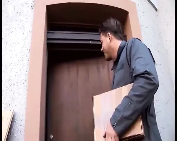 Ht kamsin aur chodne layak mammiyan choot gili ho jati hain aur jordar chudaee karti hain snkalan