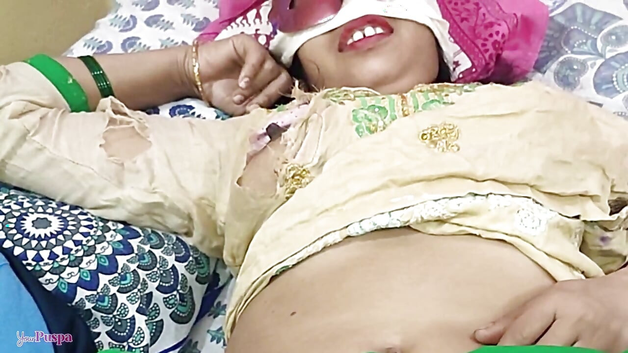 Maid was cleaning her boss room just then Tear her salwar on Bed for Pussy appeared through salwar Boss Fucked Hard