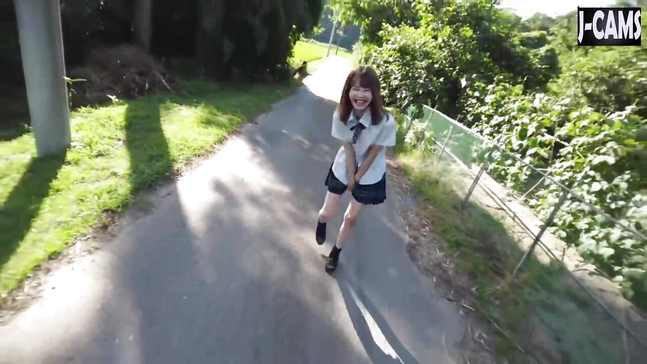 Outdoor Tease. Mischievous Girl and Controlled Release Part2
