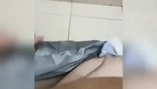 Мой одноклассник с большим черным членом слишком шлюховатая, и она соглашается трахнуть меня в обмен на несколько долларов она из Нью-Йорка Соединенные Штаты