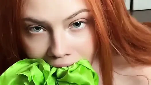 Daphne fickt ihre hübsche fotze