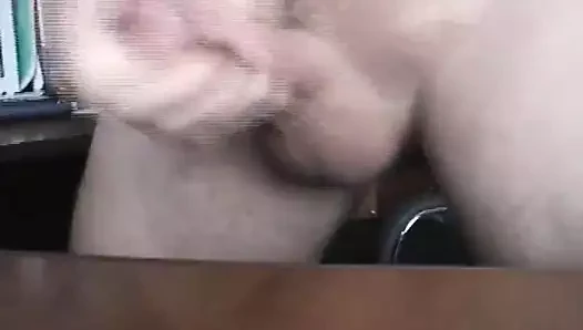 Adam oyun ile mastürbatör oyuncak ve boşalmak üzerinde the masa
