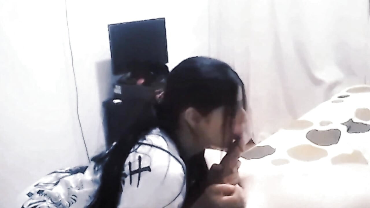 Tôi thổi kèn cho người thuê nhà của tôi một cách ngon lành