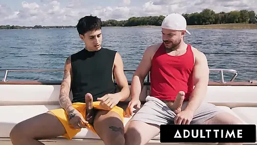 ADULT TIME - гетеро приятели Marcus McNeil и Angel Elias превращают разочаровывающую лодку День в жесткий трах