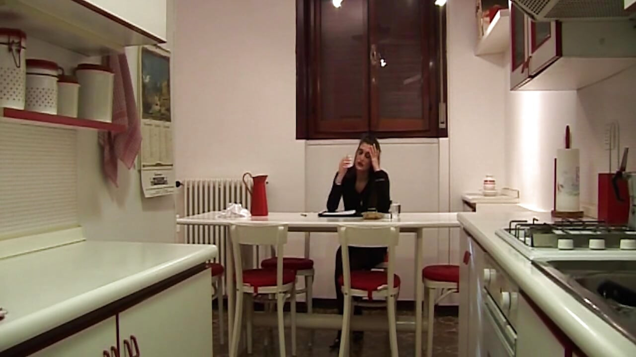 Napalona milf rozciągnięta szeroko przez pulsujący kutas w Steamy jebanie