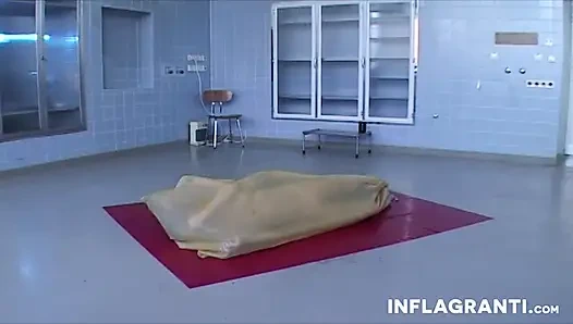 Lastikli lezbiyenler disipline ediliyor