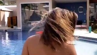 Anitta rebolando a bunda gostosa parte 2