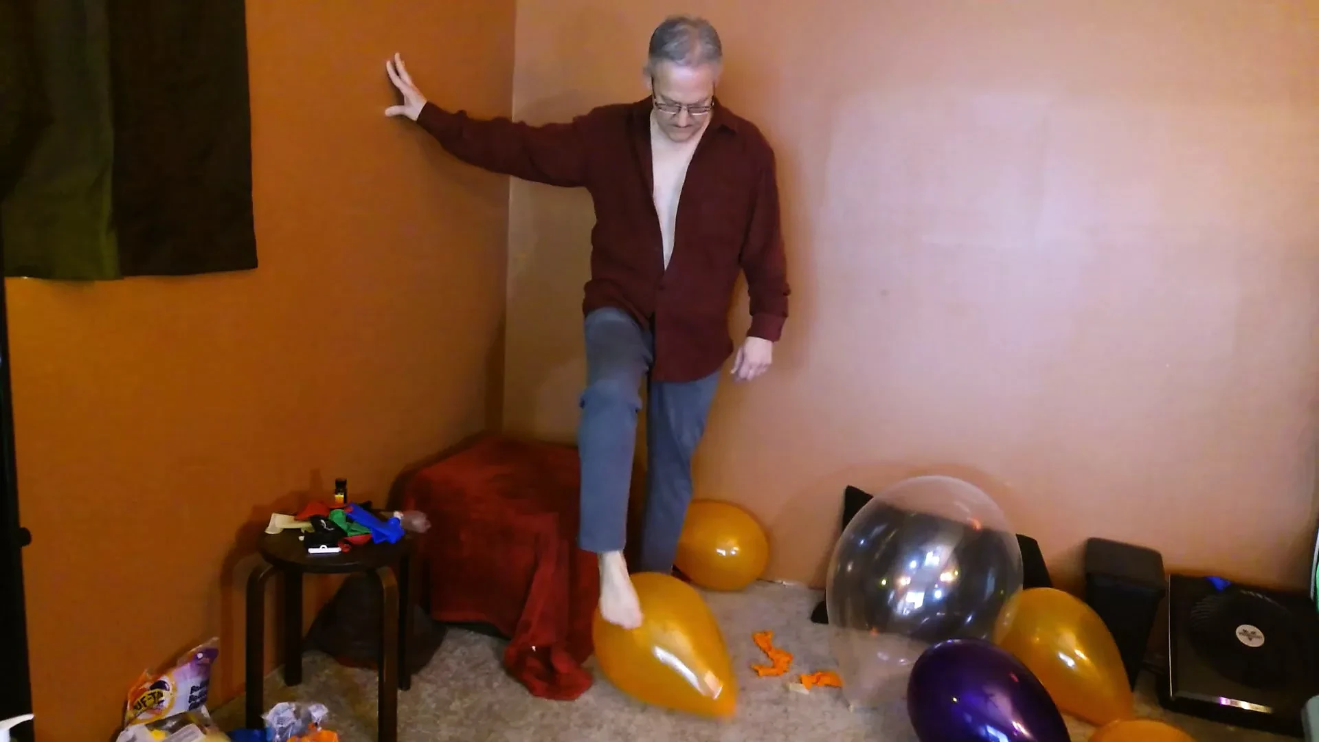 Balloonbanger 64) balon meletus dengan kaki telanjang ditambah punuk balon dan air mani