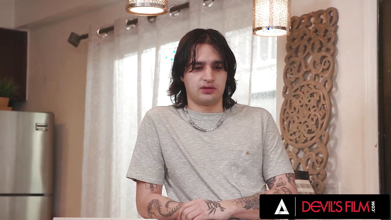 Devils-film - Nico Luva hunkert zo erg naar anaal dat ze ook diepe hardcore neukpartij in haar gezicht neemt