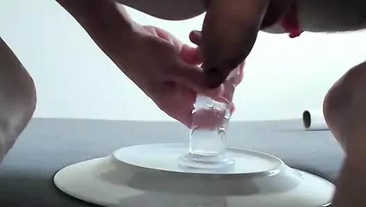 Tangalı seksi genç adam yapay penisiyle eğleniyor