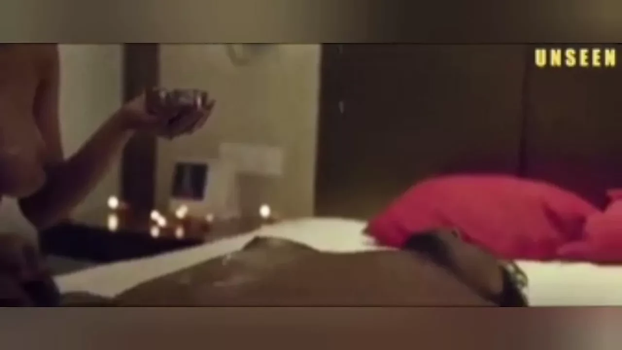 Cunhado recebendo massagem de bhabhi