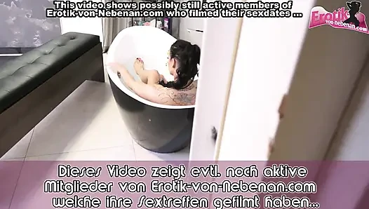 Deutsche Amateur Tattoo Mil privat zuhause im Badezimmer gefickt