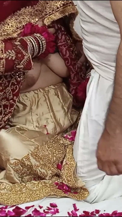Primera Noche - el hermoso comienzo de una pareja india recién casada | Clip 1