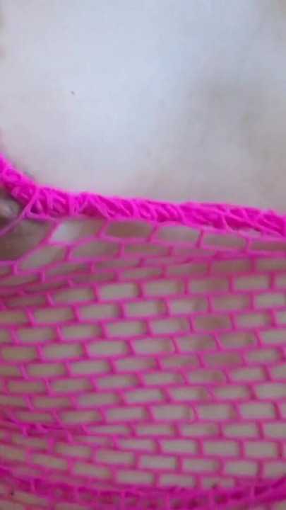 Spektakularan trenutak iz filma "Trans djevojka s velikim nabreklim bradavicama koja doji i dobiva batine po debeloj guzici i kažnjavanje"