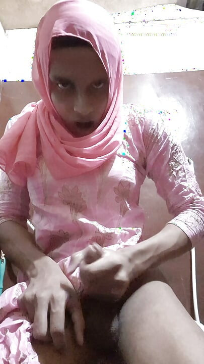 Desi hijabi sissy crossdresser girl masterbation