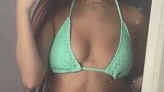 Alannah Dinh ist bereit, ihren Bikini-Körper glasieren zu lassen