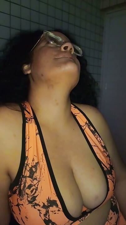Light-Skinned Black Beauty  Passionate Kisses & Big Booty