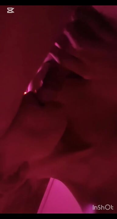 紅燈，25歲熟女，陰部奶油，身體覆蓋，射精 驚喜噴水