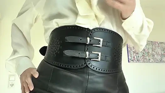 Ikat pinggang ketat lebar bagian 76 lady victoria valente