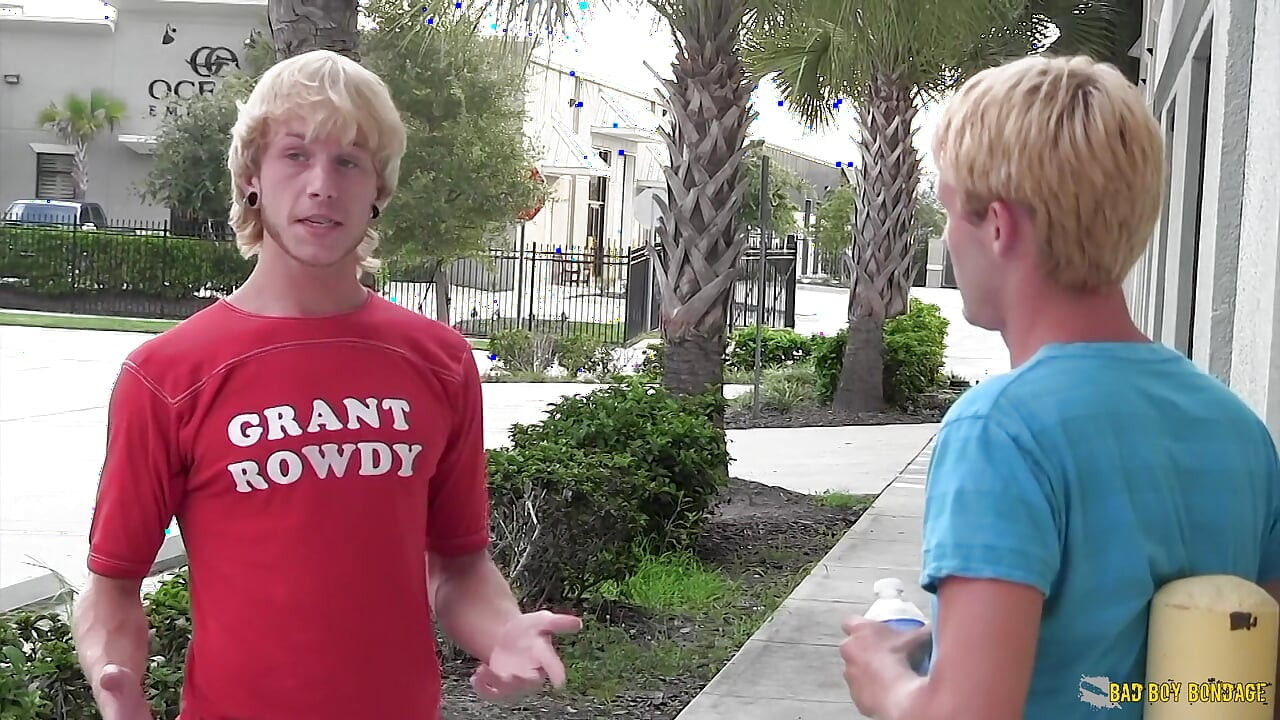 Badboybondage cody paranoid menggoda angel lucas ke penjara bawah tanah dengan mainan seks stories