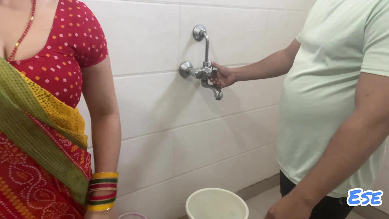 Bhabhi Call the Neighour to Fix her Shower and Pussy