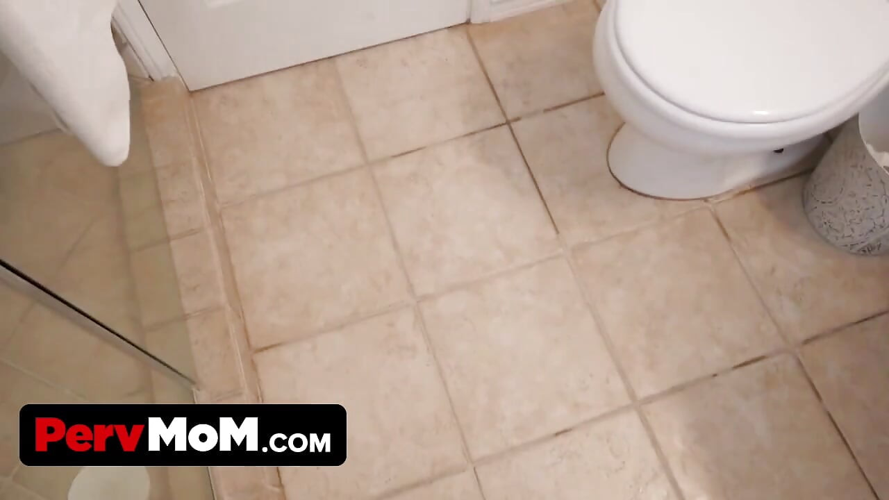 Chăm sóc máy bay bà già tóc vàng bom bú cu của con trai riêng hư hỏng của cô ấy