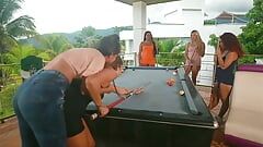 Los perdedores del juego de piscina terminan siendo dominados y masturbados - ggmansion